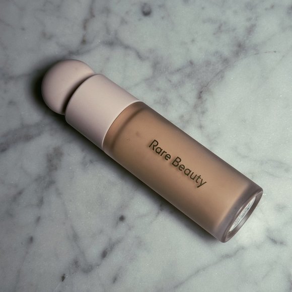 Rare Beauty Liquid Touch Brightening Concealer | 180W - Picture 2 of 3